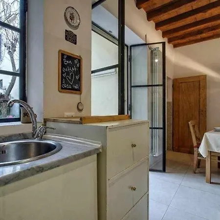 Apartment Il Tulipano With Patio Florenz